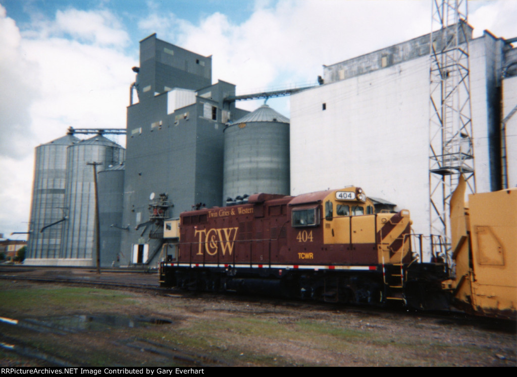 TCWR GP10 #404 - Twin Cities & Western RR